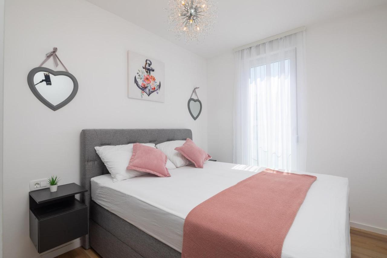 Apartment Alegria In Okrug With Heated Pool, Sea View, Jacuzzi, Wifi Trogir Exterior photo