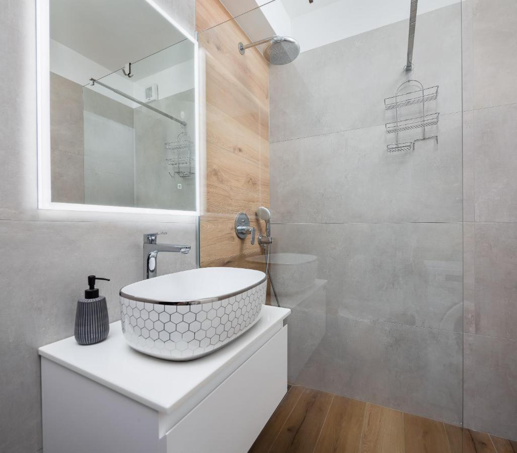 Apartment Alegria In Okrug With Heated Pool, Sea View, Jacuzzi, Wifi Trogir Exterior photo